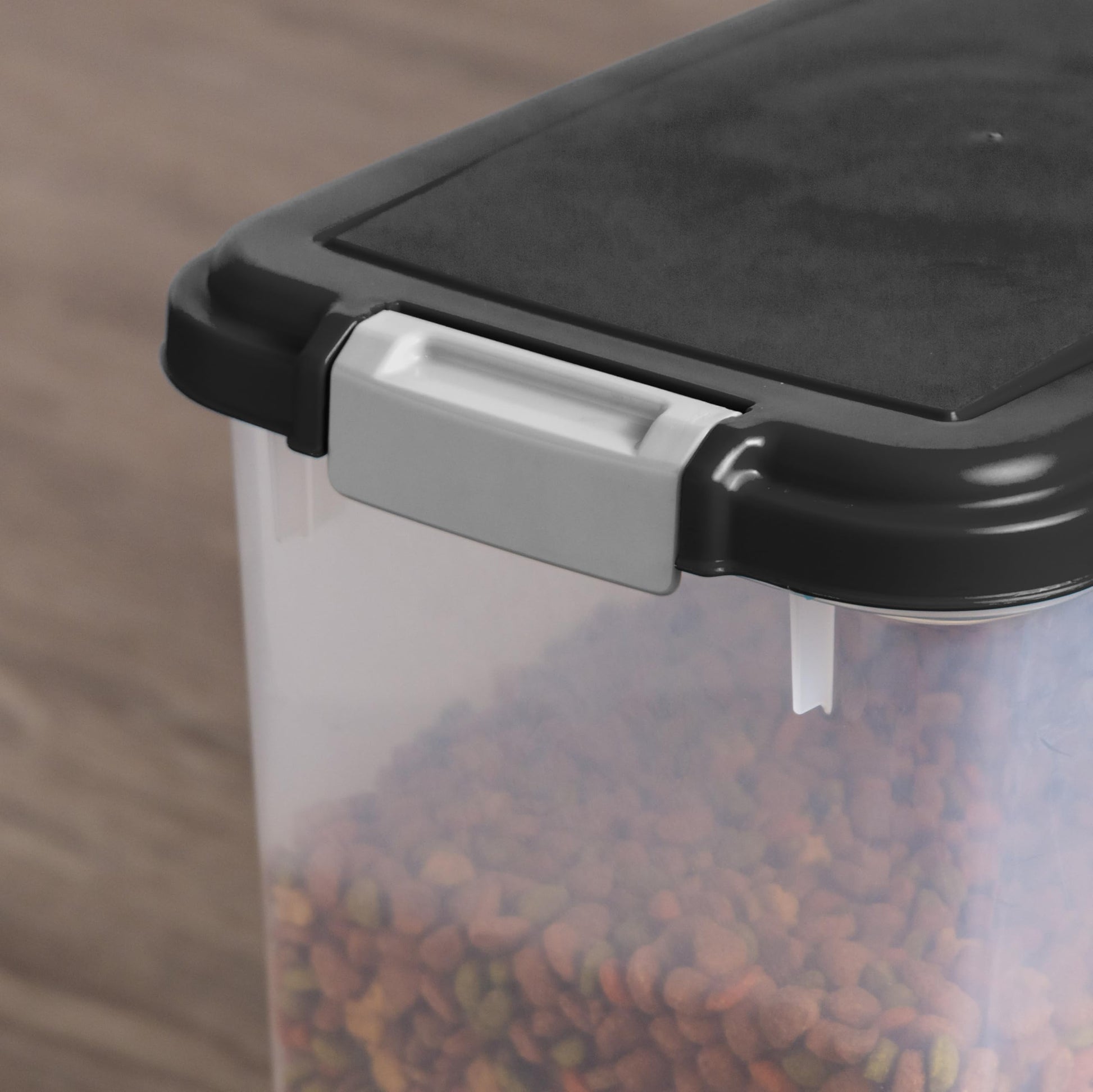 IRIS USA Airtight Dog Food Storage Container with 2-Cup Scoop and Bowl