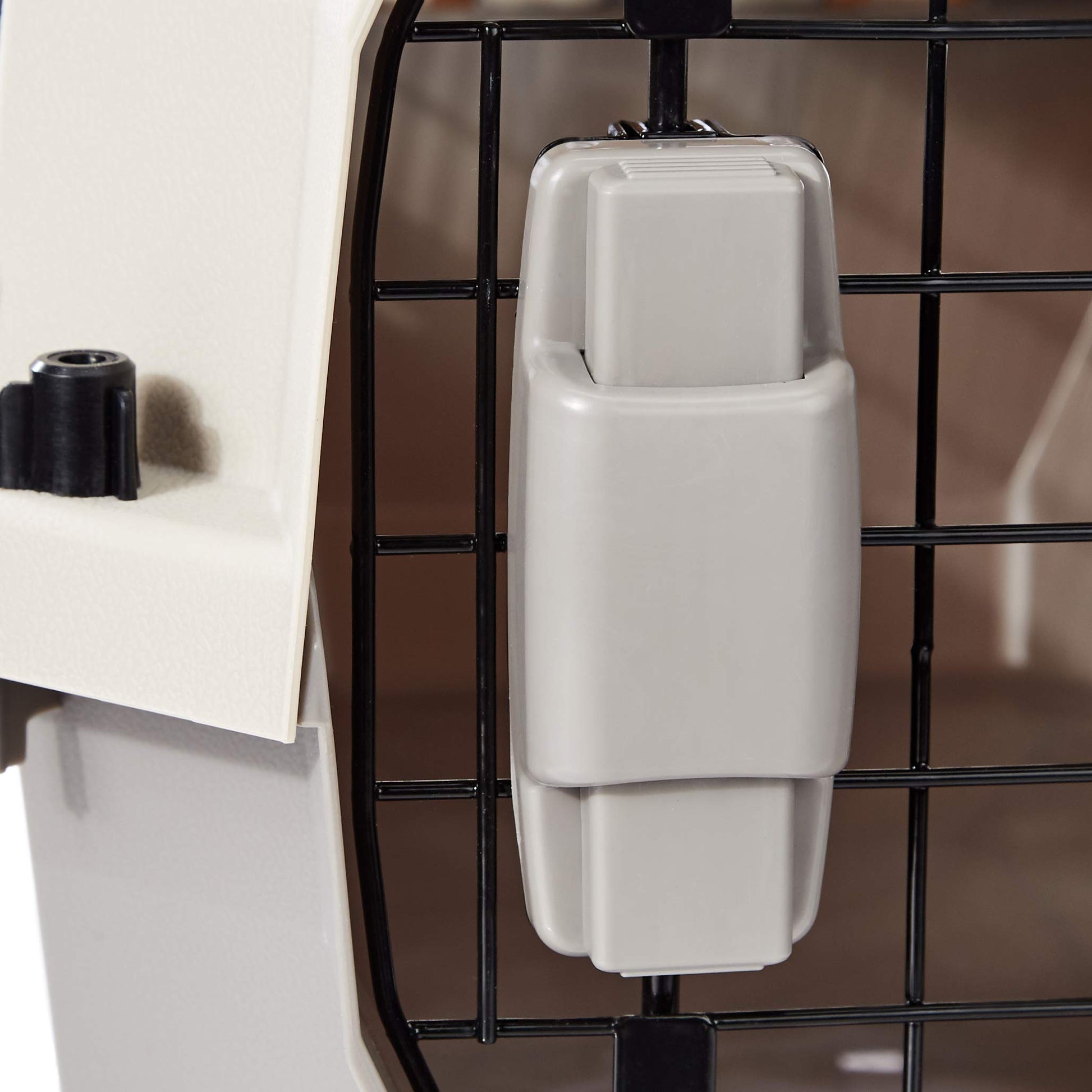 Amazon Basics Hard-Sided Dog and Cat Kennel, Single-Door Carrier