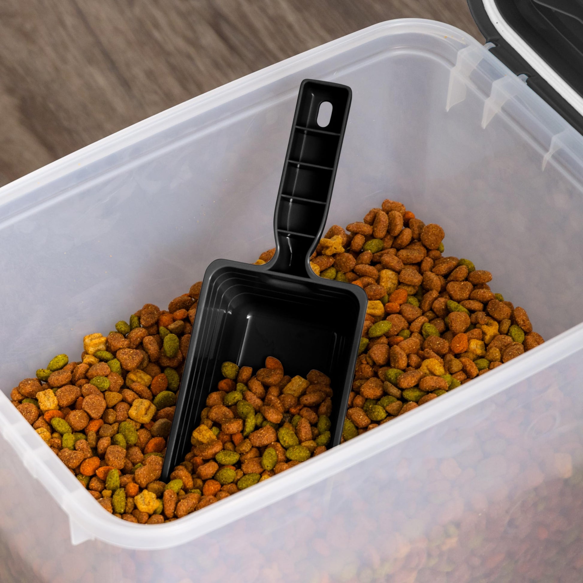 IRIS USA Airtight Dog Food Storage Container with 2-Cup Scoop and Bowl