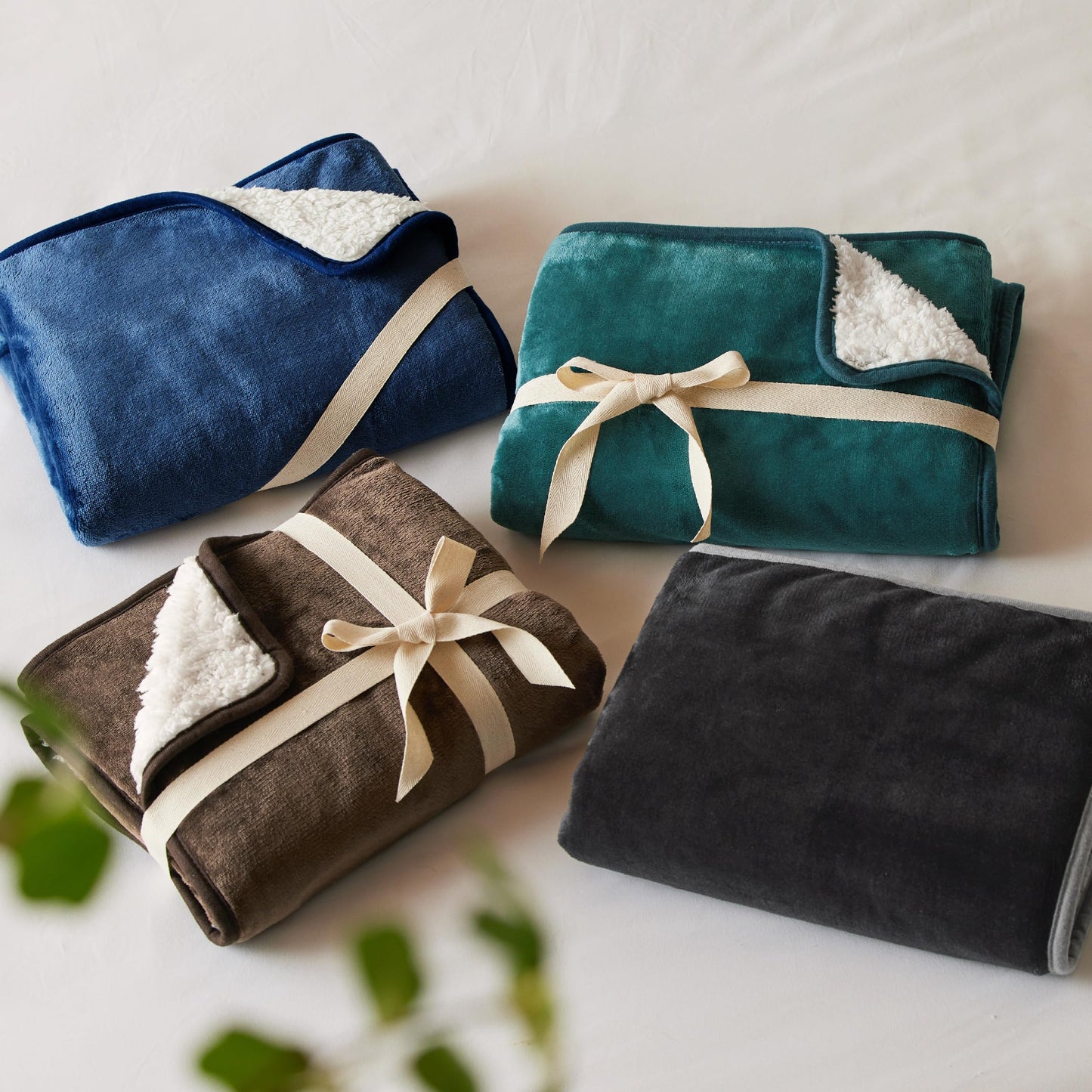 Bedsure Cat Blanket for Indoor Cats Waterproof Calming Cat Bed